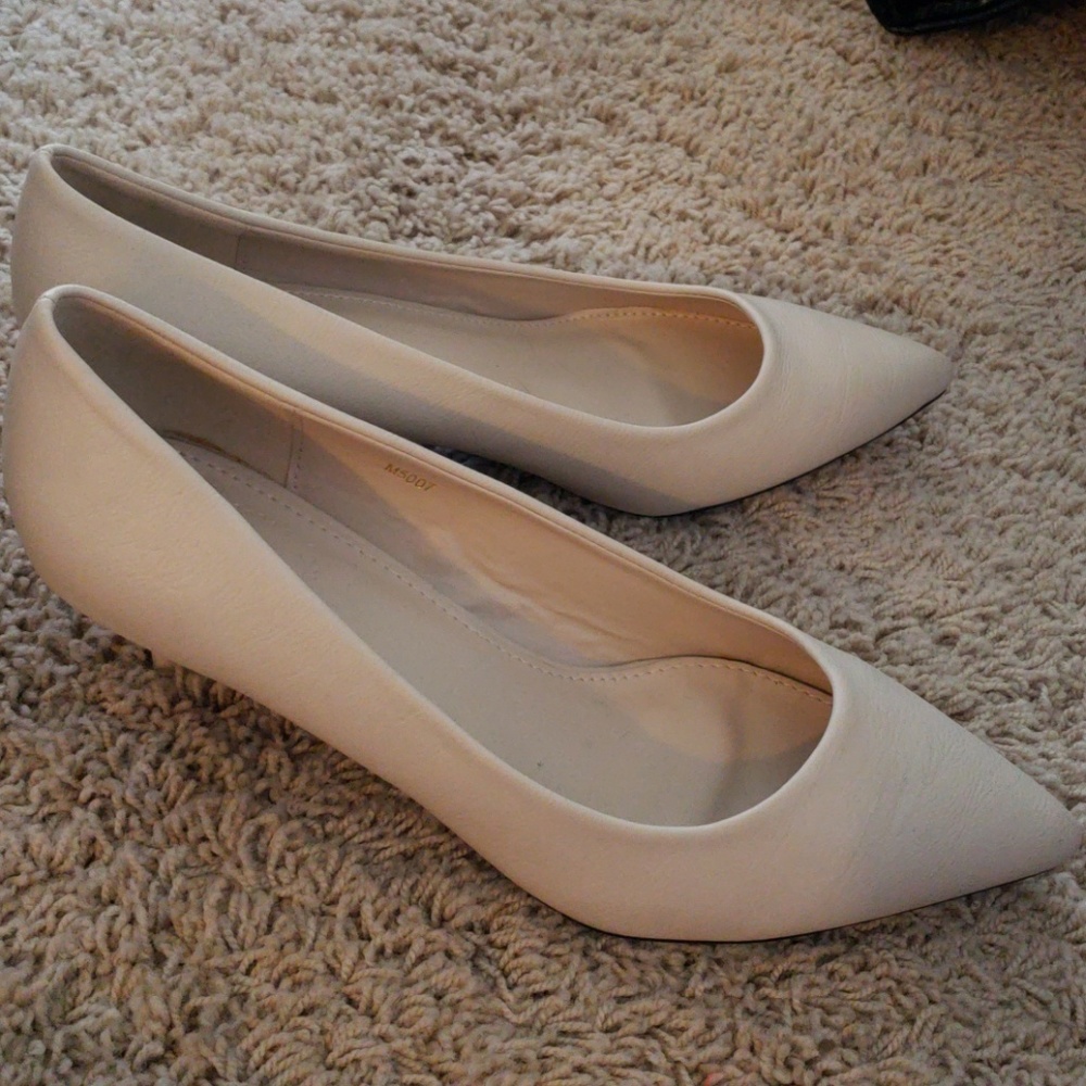 Brand new kitty heel pumps